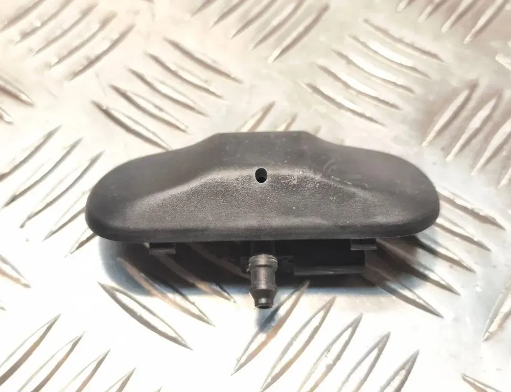 VOLKSWAGEN Passat B7 (2010-2015) Tryska stierača 5M0955986C 34067125