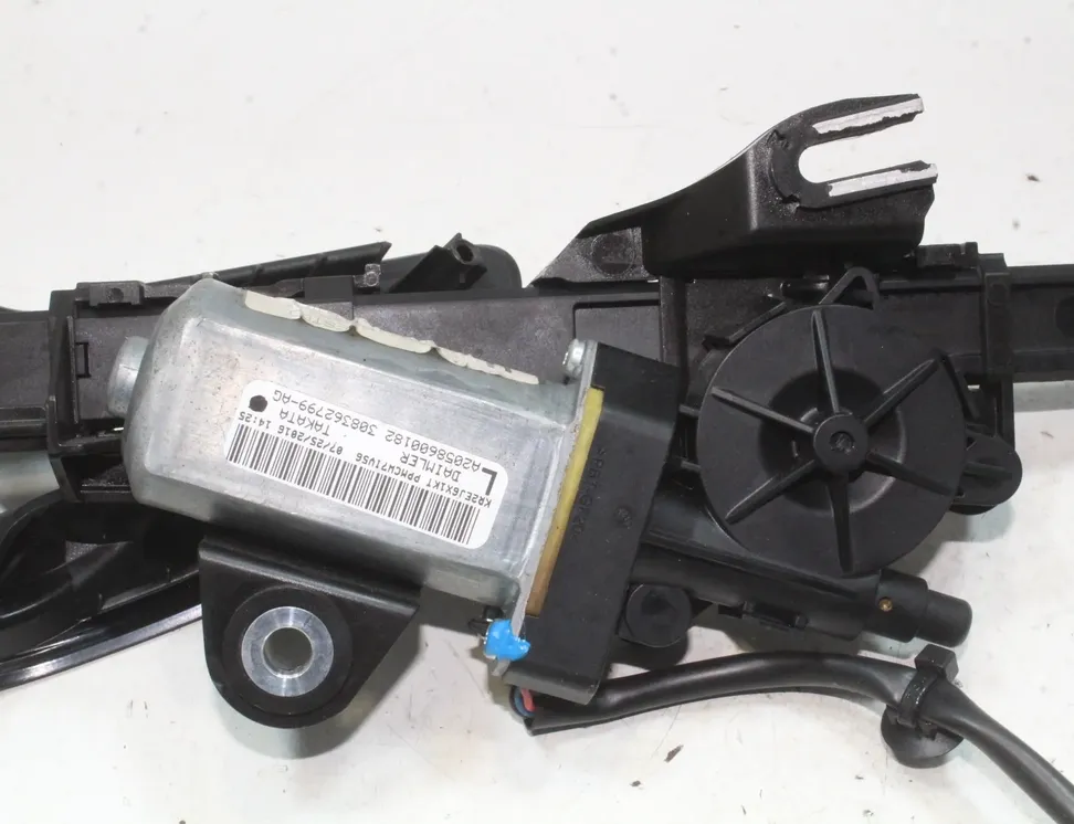 MERCEDES-BENZ C-Class W205/S205/C205 (2014-2023) Регулятор высоты ремня безопасности спереди слева A2058600182 33573721