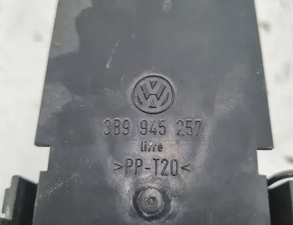 VOLKSWAGEN Passat B5 (1996-2005) Rear light contacts 3B9945257 33279449