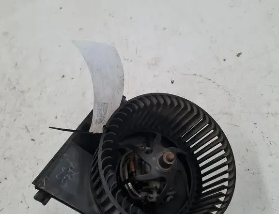 VOLKSWAGEN Golf 5 generation (2003-2009) Interiérový ohrievač 657880E 33280457