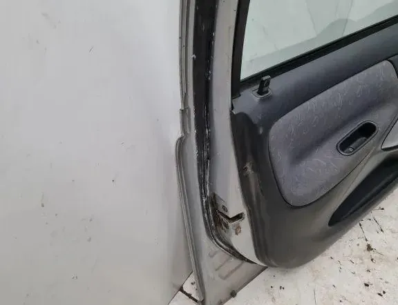 TOYOTA Yaris 1 generation (1999-2005) Predné ľavé dvere 33283240