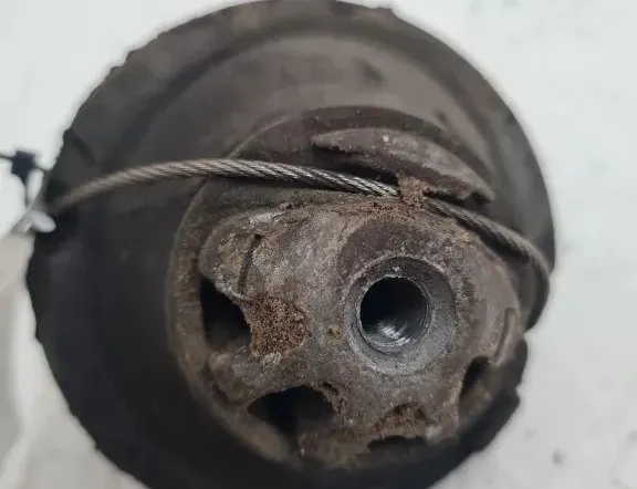 VOLVO XC70 2 generation (2000-2007) Predný motorový nosník 13540 33285029