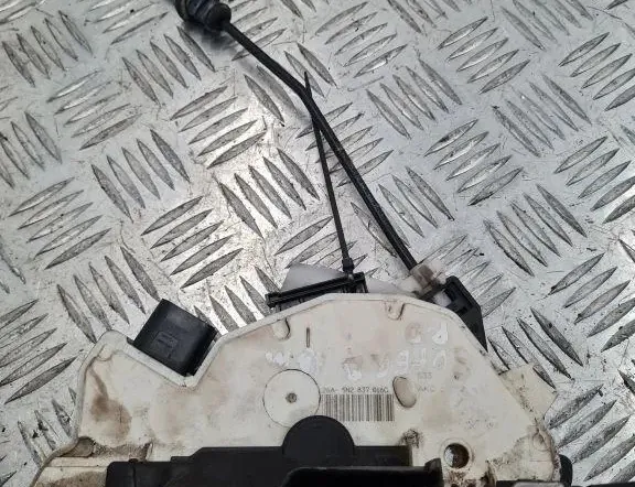 SKODA Superb 1 generation (2001-2008) Pravý predný dverový zámok 33293963