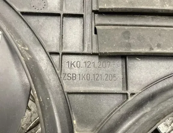 VOLKSWAGEN Golf 8 generation (2019-2023) Motorový chladiaci ventilátor Radiátor 1K0121207 33297264