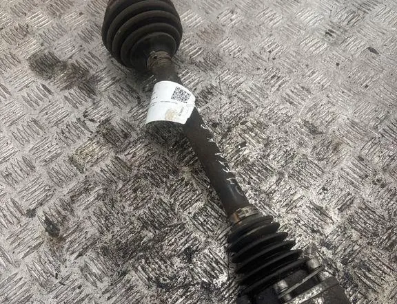 VOLKSWAGEN Jetta 3 generation (1992-1998) Полуось передний левый 33305324