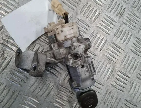 TOYOTA Corolla Verso 1 generation (2001-2009) Замок зажигания 33306052