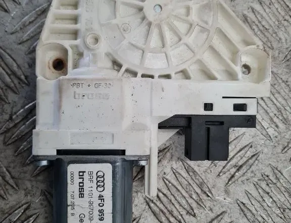 AUDI A6 C6/4F (2004-2011) Маторчик стеклоподъемника передней левой двери 33310412