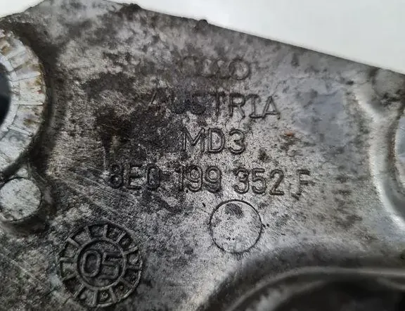 AUDI A4 B7/8E (2004-2008) Engine Bracket Right Side 8E0199352F 33392786