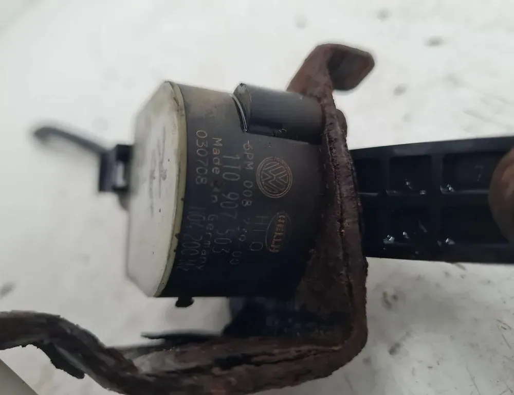 AUDI A6 C6/4F (2004-2011) Ľavý predný snímač hladiny 1T0907503 33393170