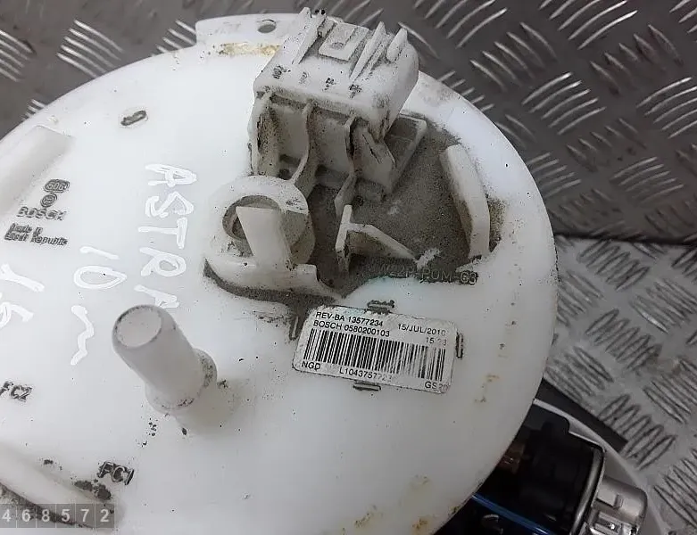 OPEL Astra J (2009-2020) Fuel Rail Pump 13577234 28635061