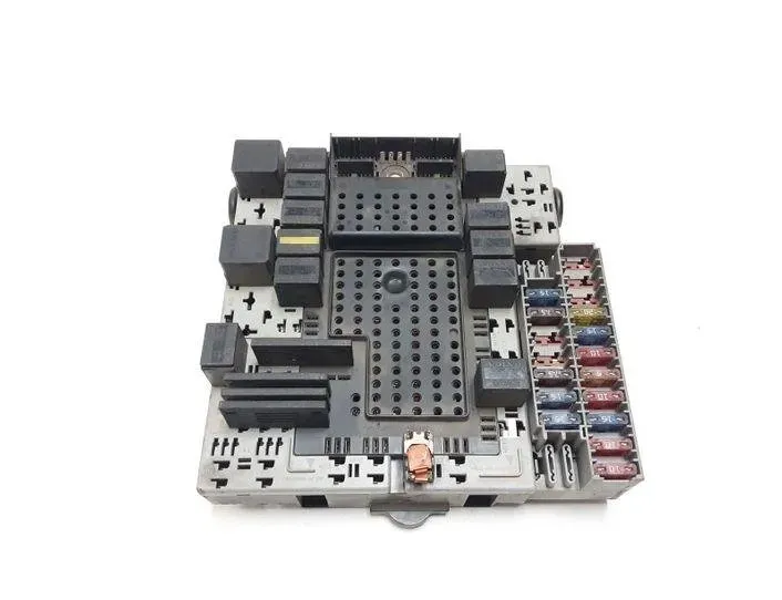 VOLVO XC90 1 generation (2002-2014) Fuse box 08679899 20547628