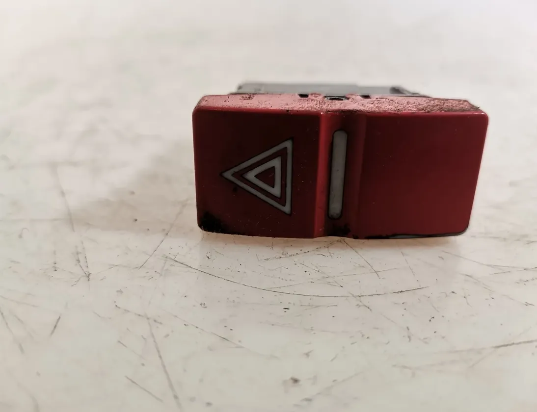 MAN TGX (2007-present) кнопка опасности 81.25525-0215,81255250215,32288 13580154