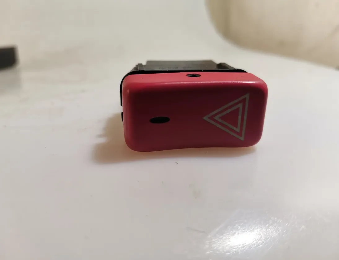 MAN TGL (2005-present) Hazard button 81255250063,81.25525.0063,03327-02,0332702 13636679