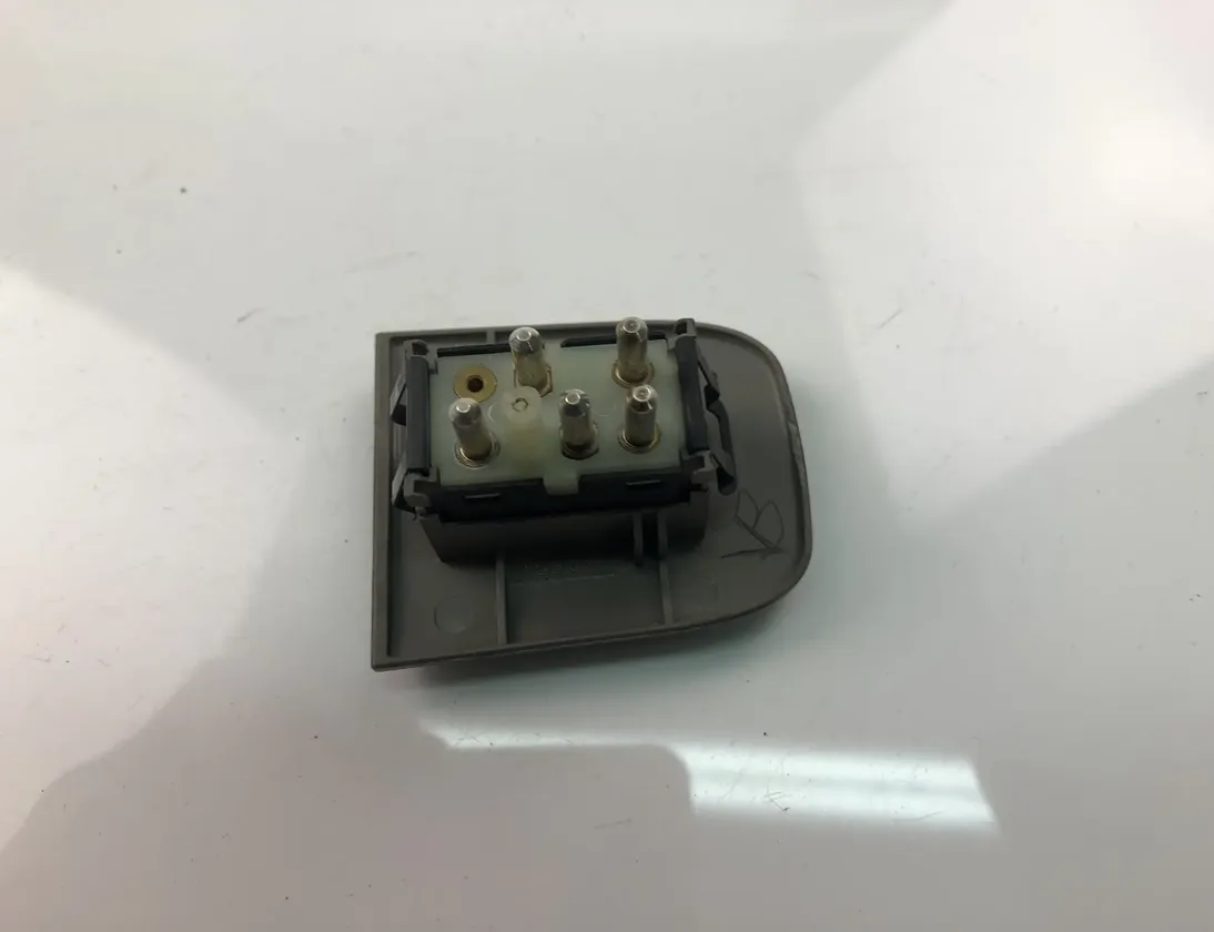 VOLVO 960 1 generation (1990-1996) Vypínač ľavého okna predných dverí 9442090 17775249
