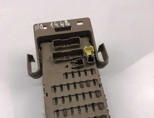 SUBARU Legacy 4 generation (2003-2009) Poistková skrinka 82201AJ010 22621251