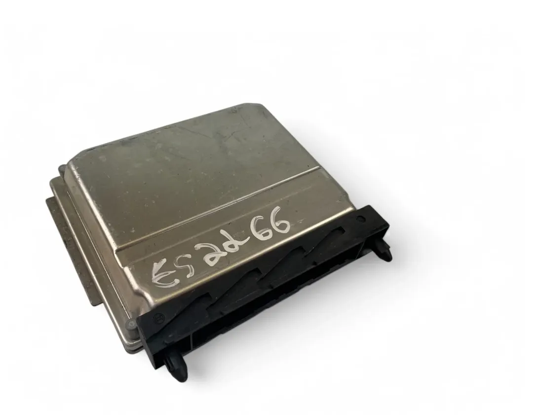 VOLVO XC70 2 generation (2000-2007) Engine Control Unit ECU 0261208289,30668478A 29063577