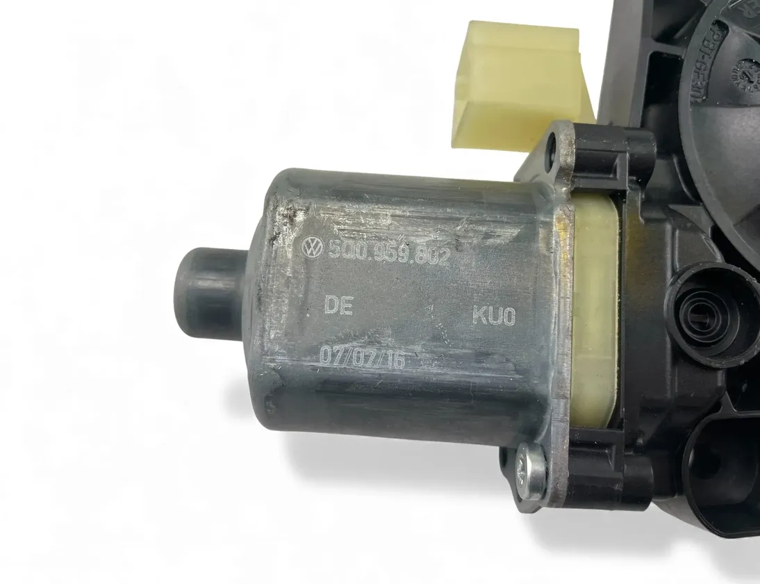 VOLKSWAGEN Variant VII TDI (2014-2024) Маторчик стеклоподъемника передней правой двери 5Q0959802 33400666