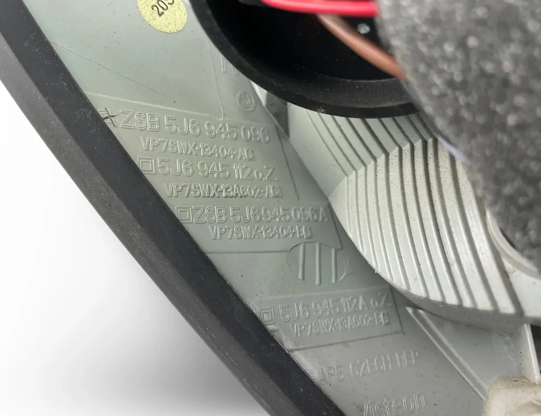 SKODA Fabia 2 generation (2010-2014) Rear Right Taillight Lamp 5J6945112 33559838