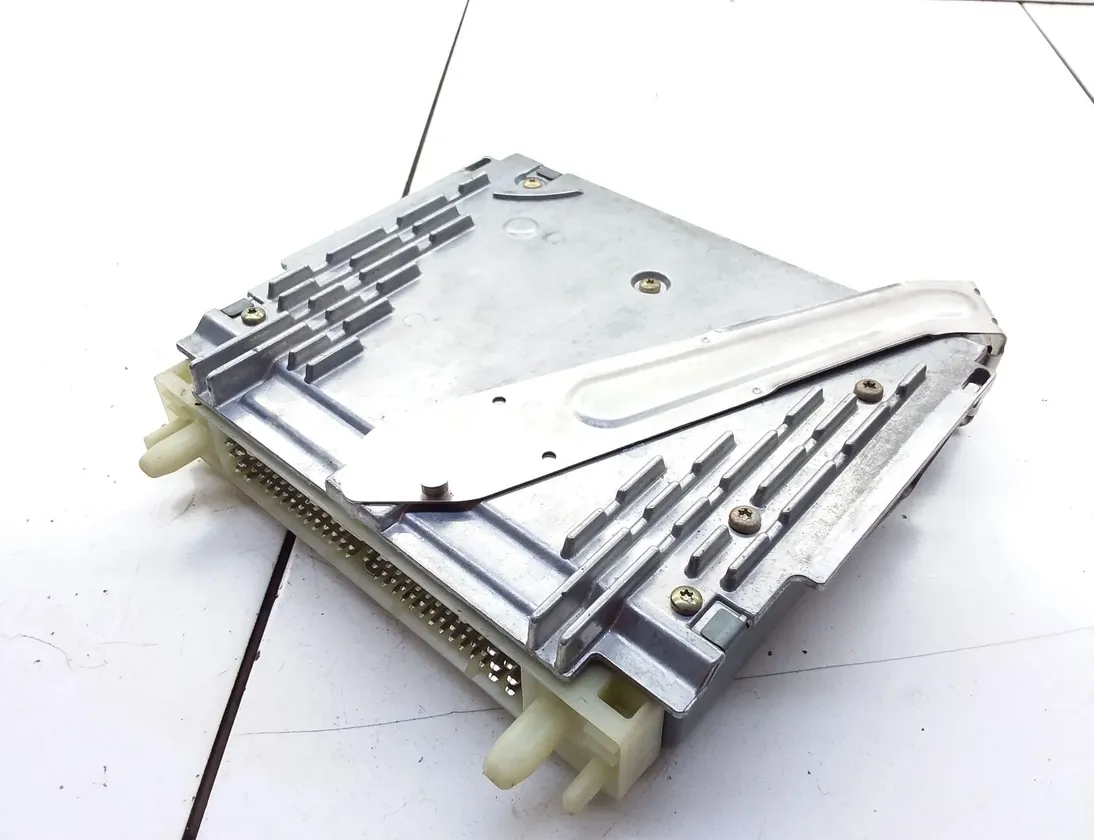 VOLVO V70 1 generation (1997-2000) Riadiaca jednotka motora 281001592 20339432