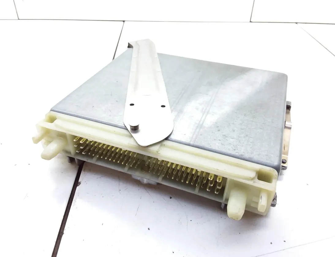 VOLVO V70 1 generation (1997-2000) Riadiaca jednotka motora 281001592 20339432