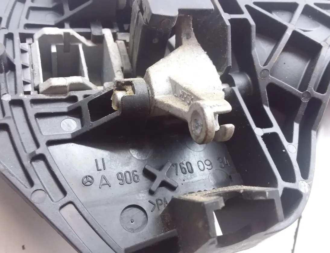 MERCEDES-BENZ Sprinter 2 generation (906) (2006-2018) Наружная ручка задней левой двери a9067600934 33893574