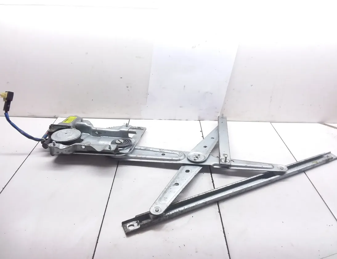 KIA Sorento 1 generation (2002-2011) Regulátor okna pravých predných dverí 824603e000,xh101pa 33985650