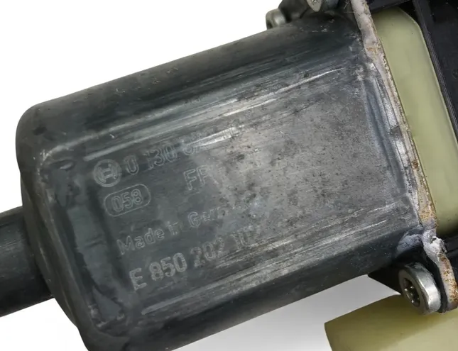 VOLKSWAGEN Tiguan 2 generation (2016-2024) Motor ovládania okna pravých predných dverí 5Q0959802C 33327375