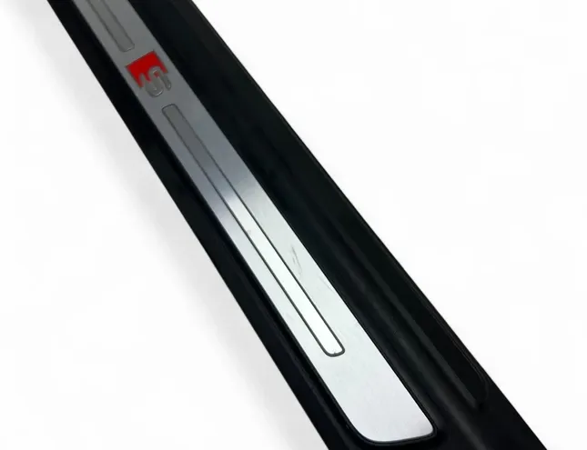 AUDI Q5 FY (2016-2024) Отделка переднего левого подоконника 80A947417 33371211