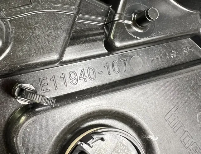 SKODA Octavia 4 generation (A8) (2019-2023) Regulátor okna pravých predných dverí 5E3837656A 33425962