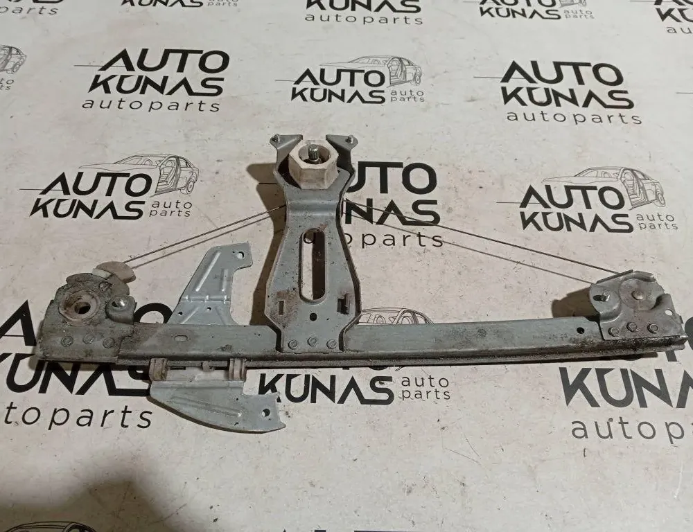 TOYOTA Aygo 1 generation (2005-2014) Стеклоподъемник передней правой двери 118670 33170634