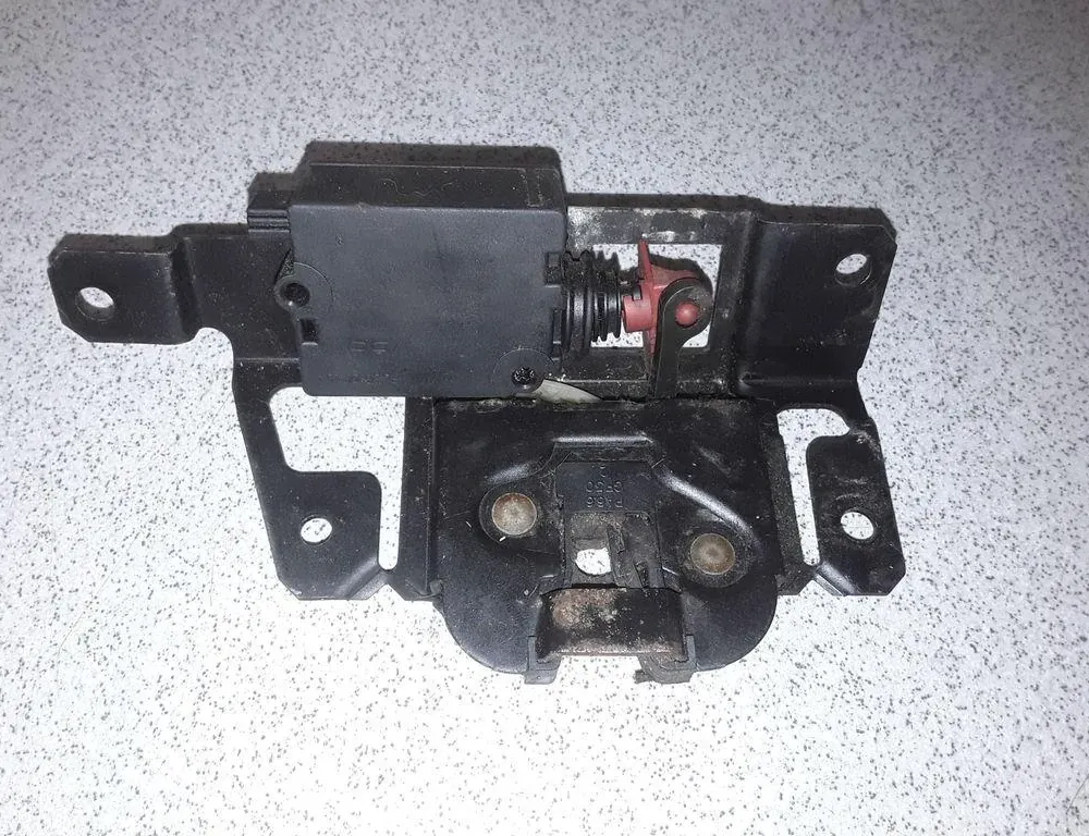 BMW 3 Series E46 (1997-2006) Tailgate Boot Lock 51247026192 33747508