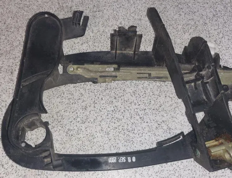 BMW 7 Series E65/E66 (2001-2008) Pravé predné dvere vnútorný rám rukoväte 7013702 33750752