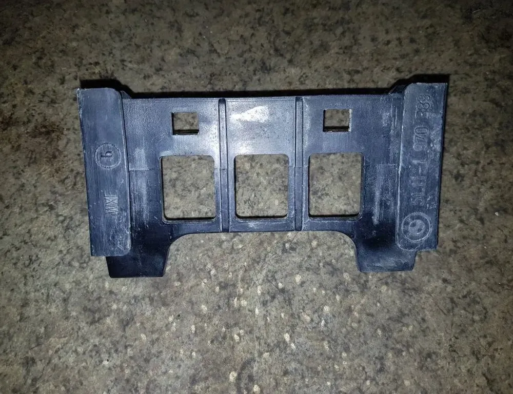 BMW 5 Series E39 (1995-2004) Rear Left Bumper Bracket 51111970389 33753261