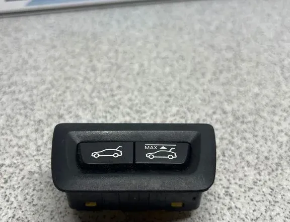 BMW 5 Series Gran Turismo F07 (2010-2017) Кнопка открывания задней крышки 9194912 33762677