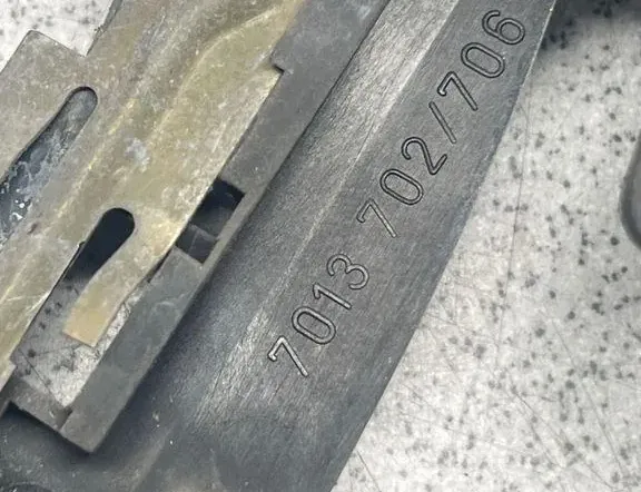 BMW 7 Series E65/E66 (2001-2008) Pravé predné dvere vnútorný rám rukoväte 7013702 33763908