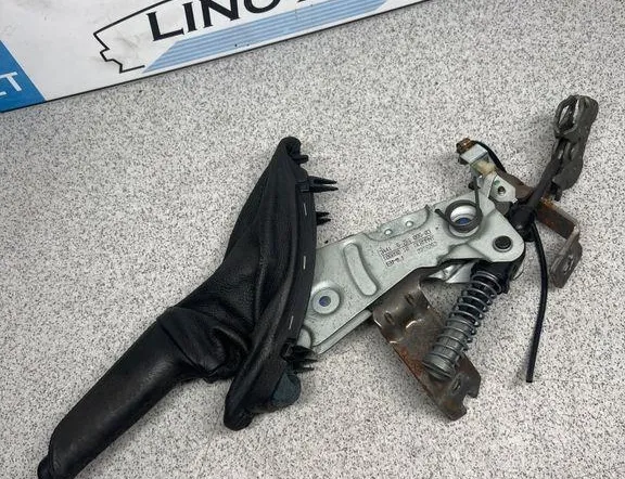 BMW 5 Series E60/E61 (2003-2010)  Механизм стояночного тормоза 6761095 33765815