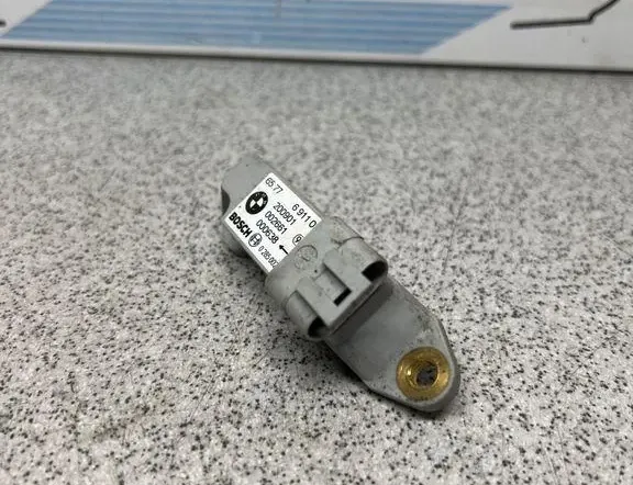 BMW 5 Series E60/E61 (2003-2010) Pravý senzor nárazu 6911038 33765930