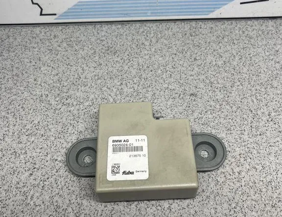 BMW 5 Series F10/F11 (2009-2017) Bootlid Antenna Amplifier 6935024 33766765