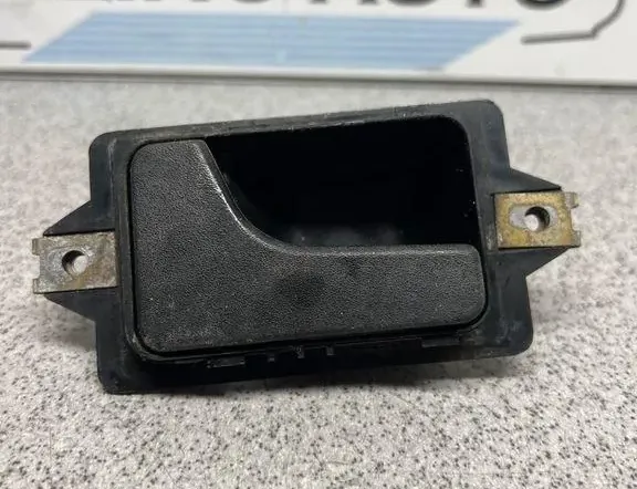 BMW 5 Series E28 (1981-1988)  Правая задняя внутренняя ручка открытия 51211926305 33766822