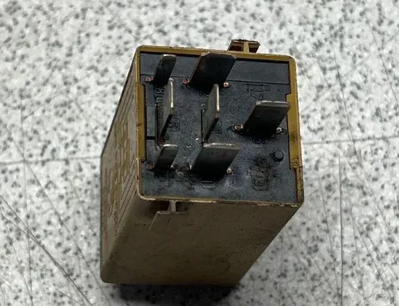 BMW 5 Series E39 (1995-2004) Реле 8384505 33768900