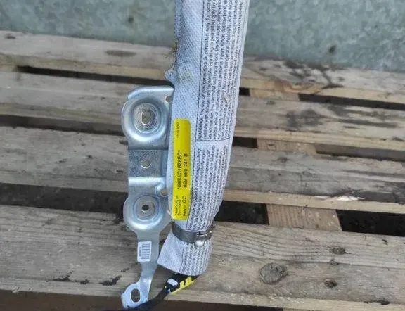 AUDI A4 B7/8E (2004-2008) Подушка безопасности потолка правая 8e9880741b 33239264