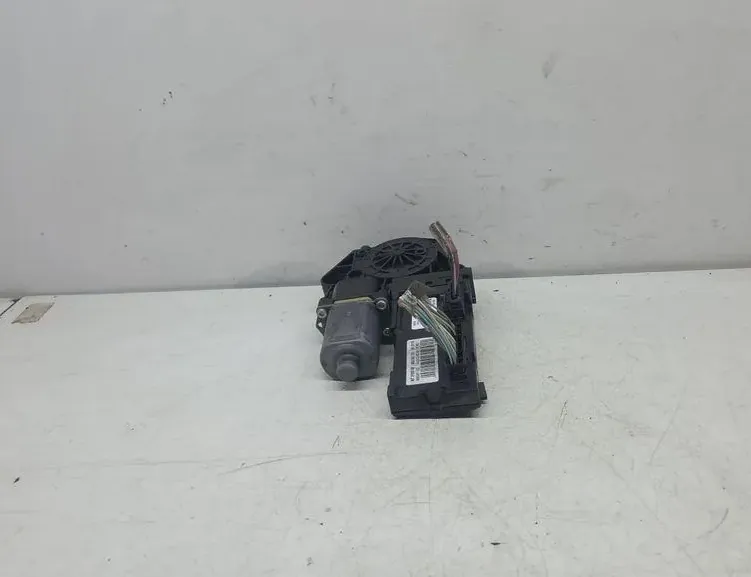 RENAULT Megane 3 generation (2008-2020) Маторчик стеклоподъемника передней левой двери 33403024