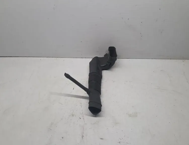 VOLVO V50 1 generation (2003-2012) Воздухозаборная труба 33403367