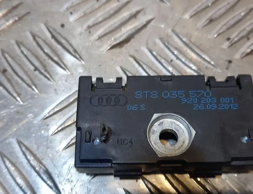 AUDI A7 C7/4G (2010-2020) Zosilňovač antény na kufri 8T8035570 33407358