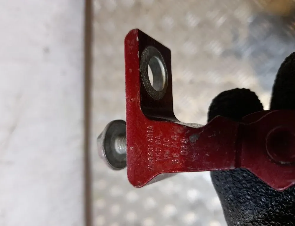 VOLKSWAGEN Passat B7 (2010-2015) Задний левый дверной шарнир 7N0831402A 33407970