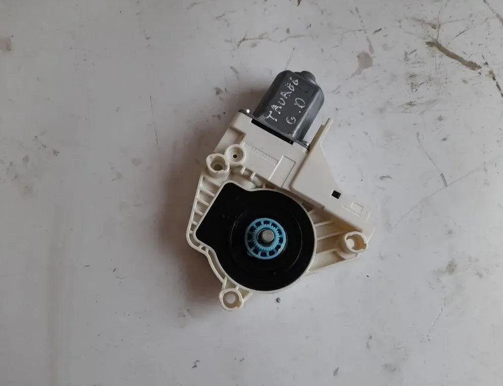 VOLKSWAGEN Touareg 2 generation (2010-2018) Rear Right Door Window Control Motor 8K0959811A 33411312