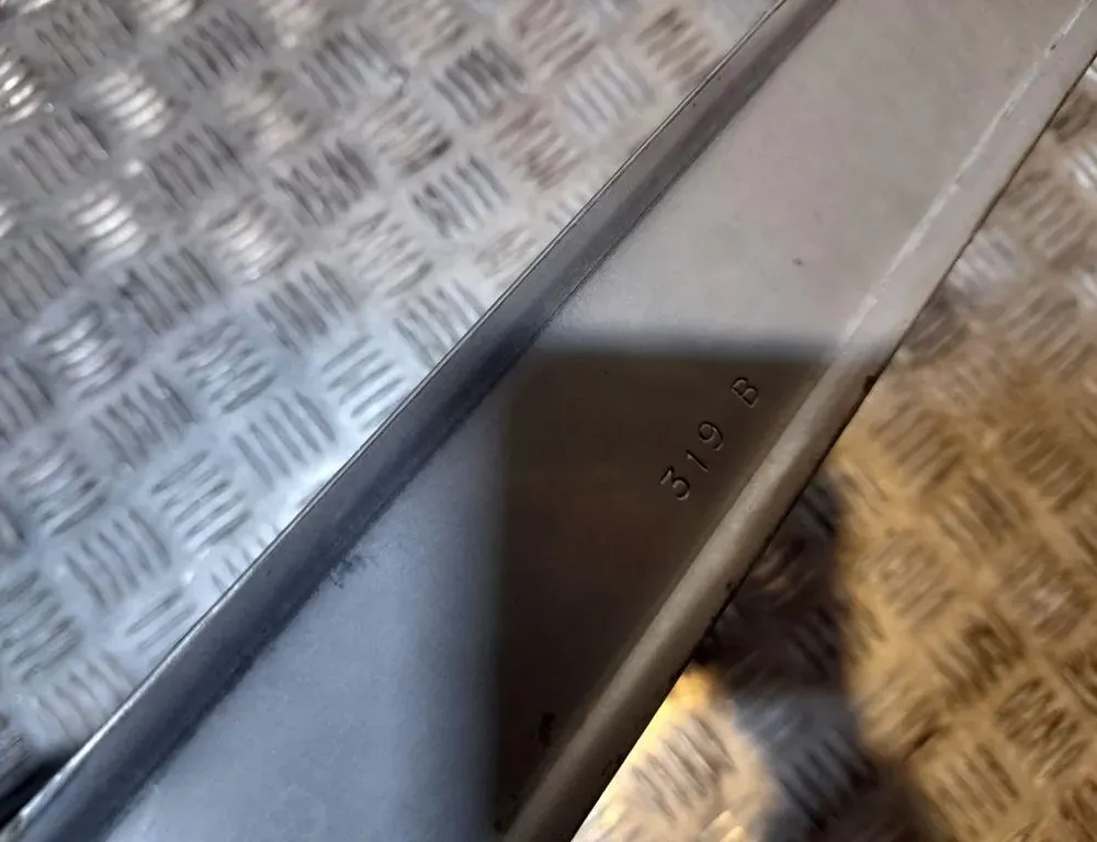 BMW X6 E71/E72 (2008-2012) Držiak nádrže na palivo 33411857