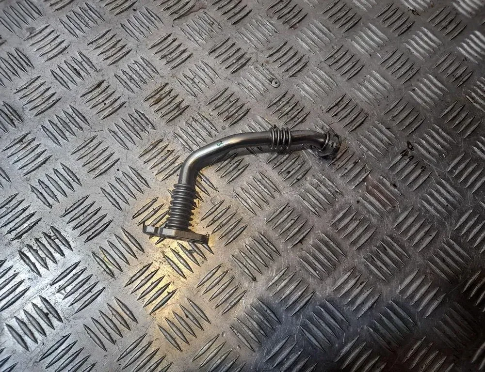 VOLKSWAGEN Golf 8 generation (2019-2023) Трубка смазки турбины 04L145736E 33413794