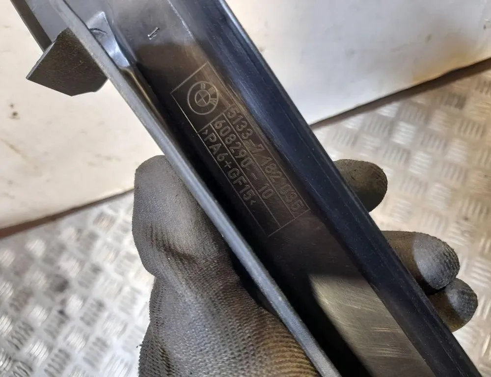 BMW 5 Series F10/F11 (2009-2017) Стеклоуплотнитель задней левой двери 51337182035 33415357