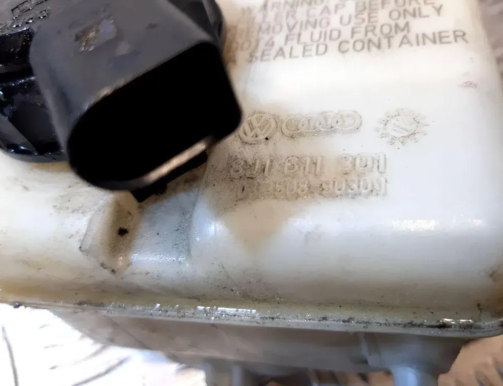 AUDI Q3 F3 (2018-2024) Brzdový valec 8J1611301 33416259